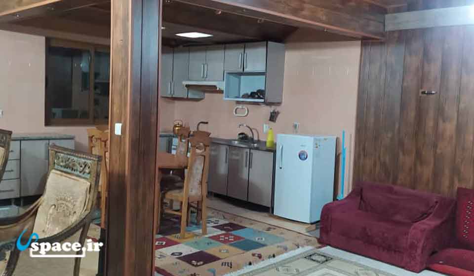 نمای آشپزخانه طبقه اول اقامتگاه کلبه نمکی - شهمیرزاد - استان سمنان