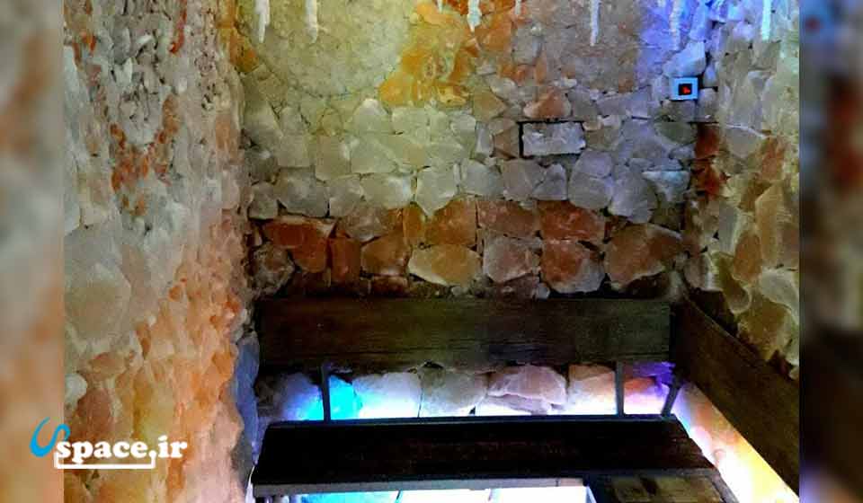 نمای اتاق نمکی طبقه همکف اقامتگاه کلبه نمکی - شهمیرزاد - استان سمنان