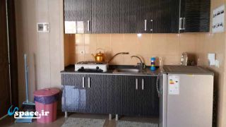 نمای آشپزخانه طبقه دوم اقامتگاه کلبه نمکی - شهمیرزاد - استان سمنان